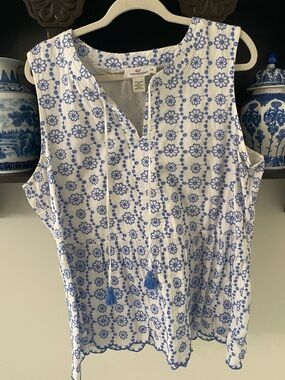 Vineyard Vines White Cotton Tunic with Blue Floral Embroidery